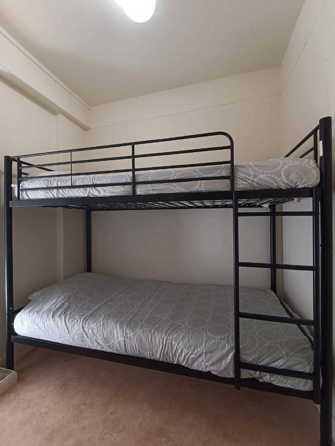 Two-Bedroom House in La Celle-Saint-Cyr, Yonne