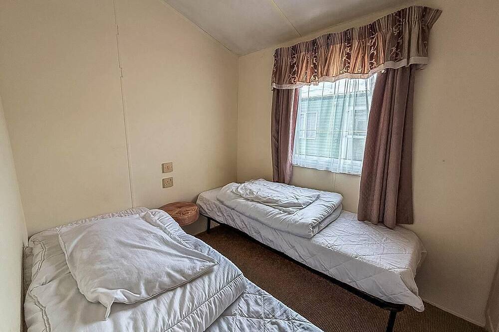 6 berth pet friendly caravan in Hunstanton by the beach in Hunstanton, Norfolk Coast
