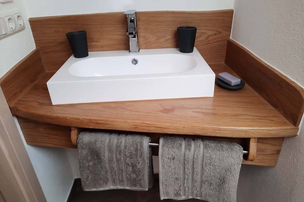 Ganze Wohnung, Ferienwohnung, 45 qm 2. Etage, 1 separates Schlafzimmer in Bad Endorf, Chiemsee