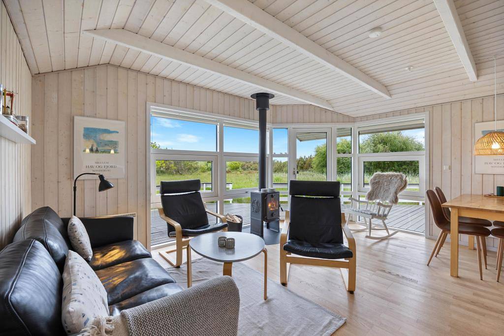 Charming small holiday home with wood-burning stove in Lodbjerg Hede, Ringkøbing