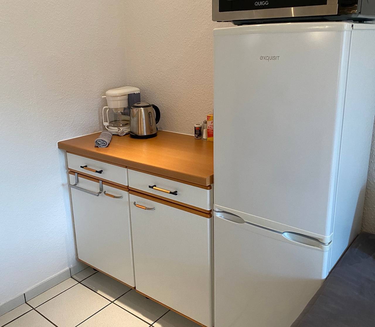 Ganze Wohnung, Apartment, 20 qm, wohn-/schlafzimmer mit küchenzeile, private kleine terrasse, max. 2 personen in Hooksiel, Wangerland