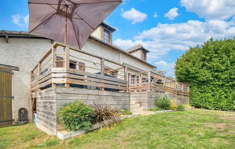 Location de vacances pour 6 personnes, avec Terrasse ainsi que Jardin et Piscine à Beauregard-de-Terrasson