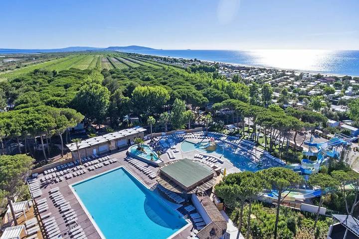 Camping für 4 Personen, mit Terrasse und Pool in Sete