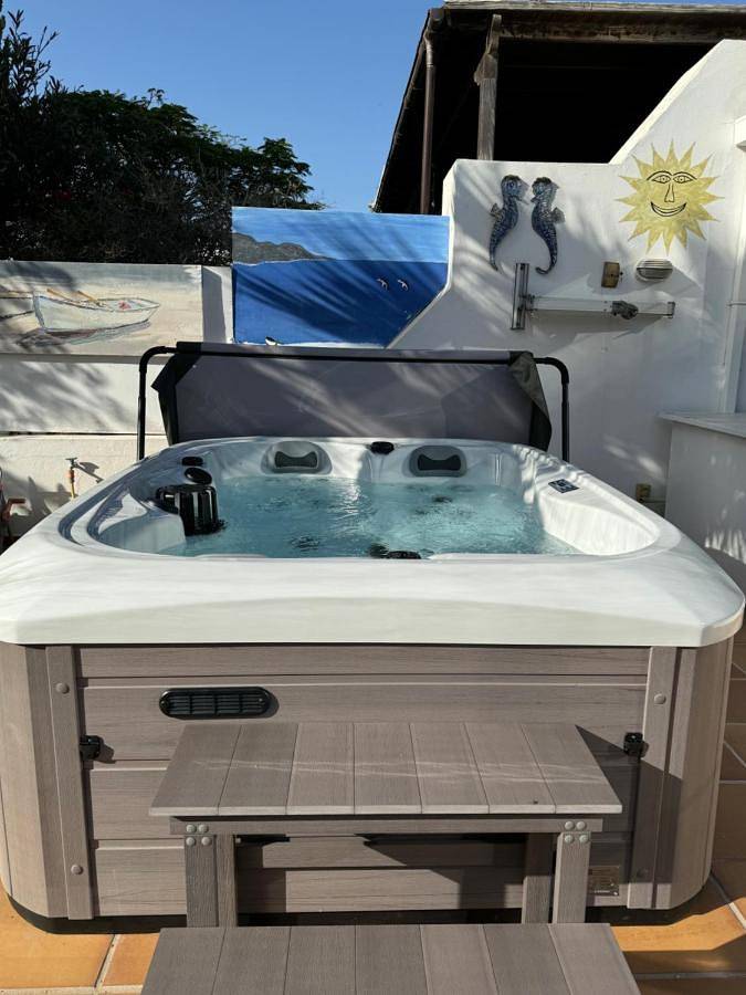 Chalet para 5 personas, con jacuzzi y piscina además de piscina para niños y jardín en Lanzarote - 2