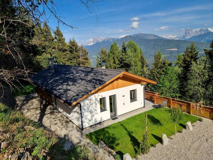 Ferienwohnung für 8 Personen, mit Balkon und Terrasse sowie Garten und Ausblick in Villanders
