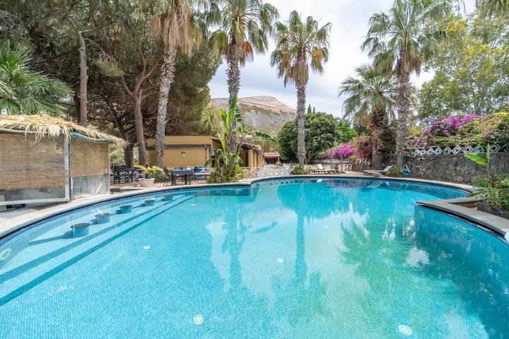 Hôtel pour 3 personnes, avec jardin et piscine, animaux acceptés