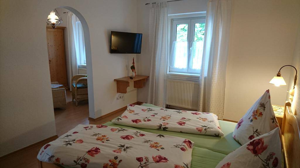 Gasthof Mühldorfer Hof - Familienzimmer mit Dusche/Wc in Altötting, Landkreis Altötting
