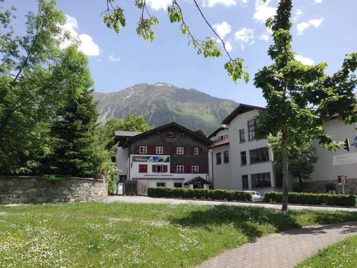 Hostel für 4 Personen, mit Terrasse und Sauna sowie Ausblick in Klosters-Serneus