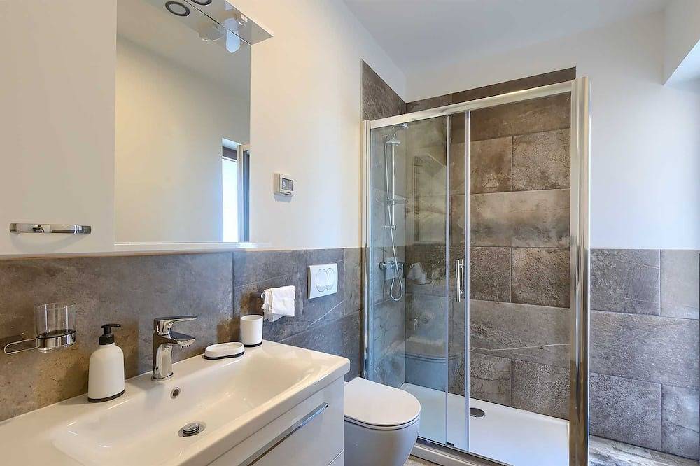 Geheel appartement, Brand New Modern studio apartment for 2+1 guests with shared pool in Novigrad, Mareda