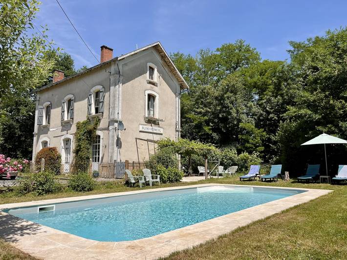 Gîte pour 8 personnes, avec piscine, animaux acceptés à Blondeur