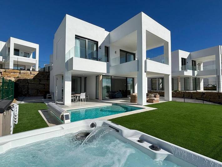 Chalet para 10 personas, con terraza además de vistas y piscina en Campo de Gibraltar