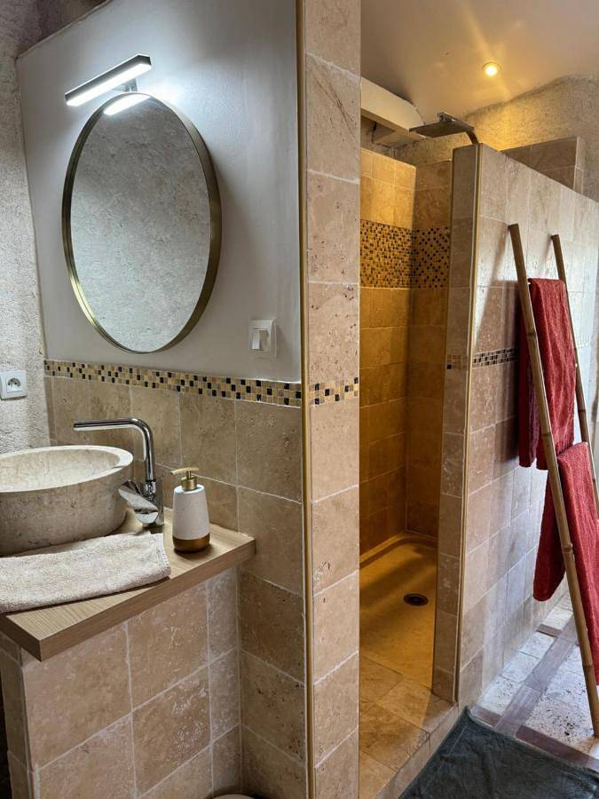 Location de vacances pour 2 personnes, avec jardin et jacuzzi, adapté aux familles à Pommerit-Jaudy - 2