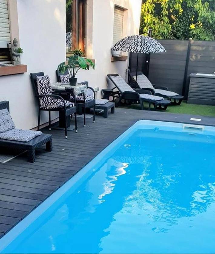 Gîte pour 3 personnes, avec piscine ainsi que jardin et vue à Buhl