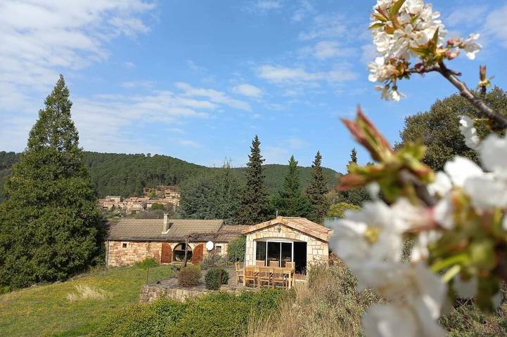 Location de vacances pour 8 personnes, avec jardin à Saint-Pierre-Saint-Jean