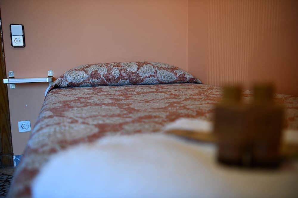 Holiday Home 'Casa Herrero' with Private Terrace, Balcony and Wi-Fi in Valderrobres, Teruel Region