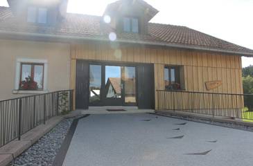 Gîte pour 11 personnes, avec terrasse et jardin à Le Russey