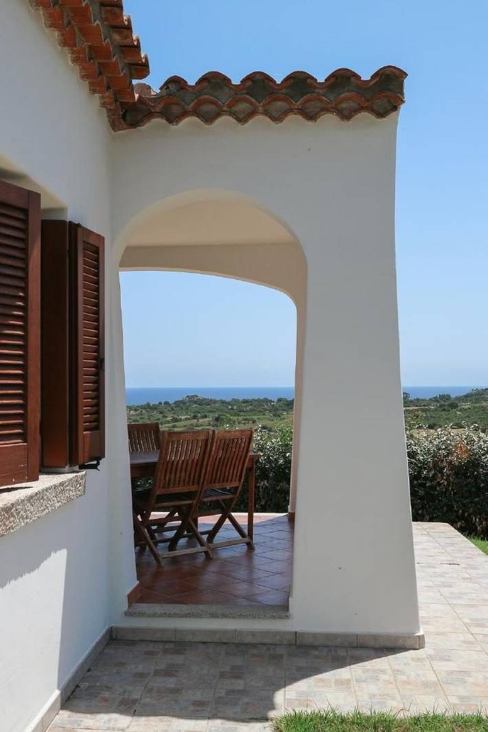 Appartement entier, Villa mit gemeinsamem Pool und Meerblick in Tanaunella, Budoni