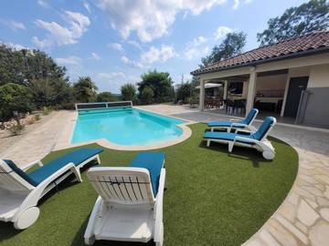 Gîte pour 10 personnes, avec piscine ainsi que jardin et vue à Loubressac