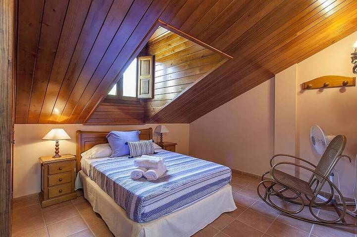 Apartamento entero, Villa Tamarit (Casa independiente, jardín y pisicina , hasta 12 personas) in Pedralba, Provincia de Valencia