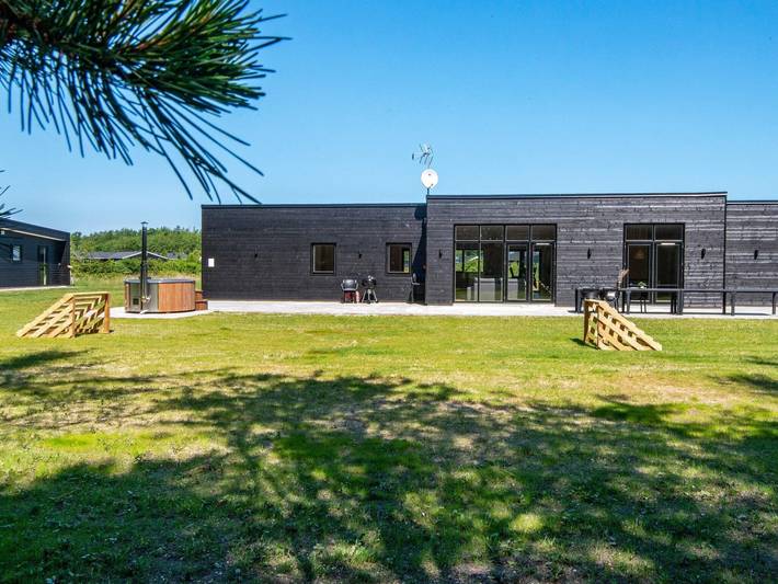 Ferienhaus für 16 Personen, mit Whirlpool und Terrasse sowie Sauna in Djursland