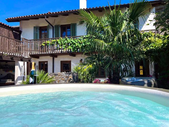 Location de vacances pour 9 personnes, avec Balcon et Jacuzzi ainsi que Terrasse et Jardin à Vipava