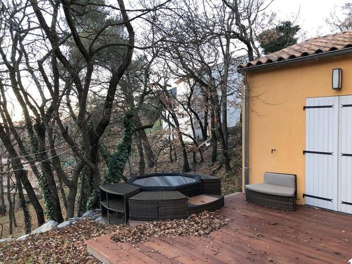 Location de vacances pour 8 personnes, avec balcon ainsi que sauna et jacuzzi à Mimet - 2