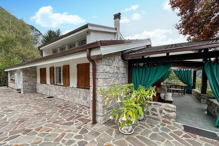 Gîte pour 8 personnes, avec Jardin à Roncobello