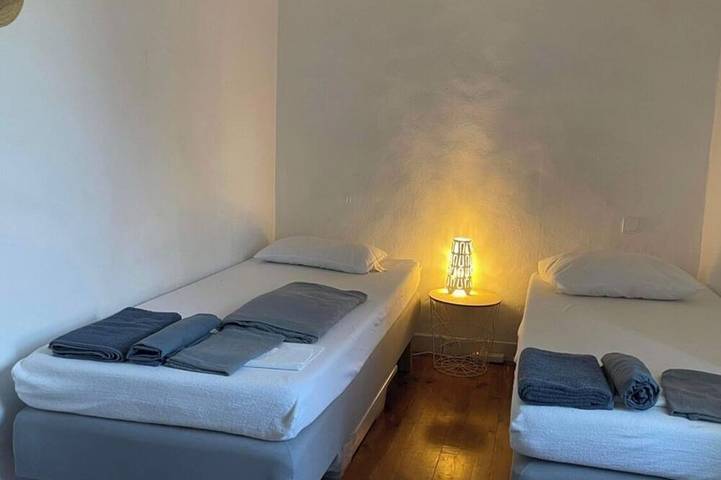 Location de vacances pour 10 personnes, avec terrasse et jardin à Roquecor - 4