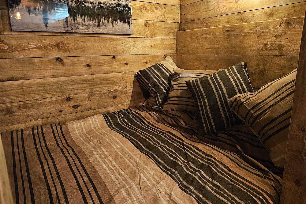 The Cabin in Swanwick in Swanwick, Derbyshire