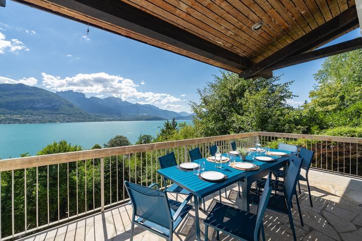 Villa pour 8 personnes, avec Balcon et Terrasse ainsi que Jardin et Vue sur le lac en Haute-Savoie