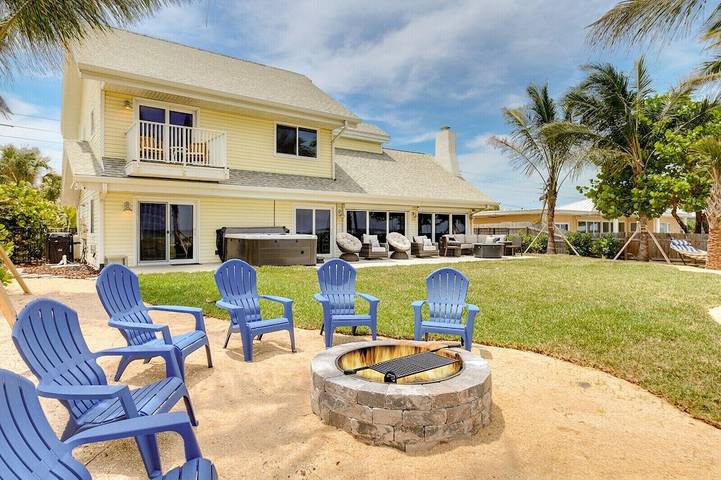 Vacation rental for 8 people, with yard and hot tub in Cocoa Beach