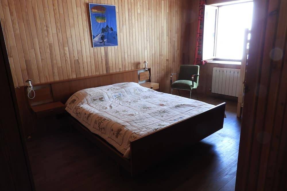Ganze Wohnung, Duplex mountain apartment for 4 people at the start of hiking and skiing trails in Molines-en-Queyras, Queyras