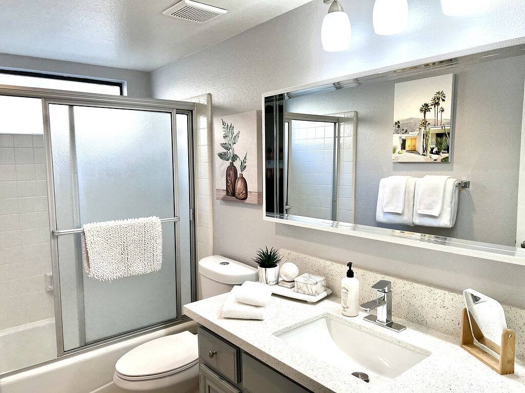 Ganze Wohnung, Relaxing desert retreat with amazing mountain and lake view on the 7th fairway! in Palm Desert, Coachella Valley