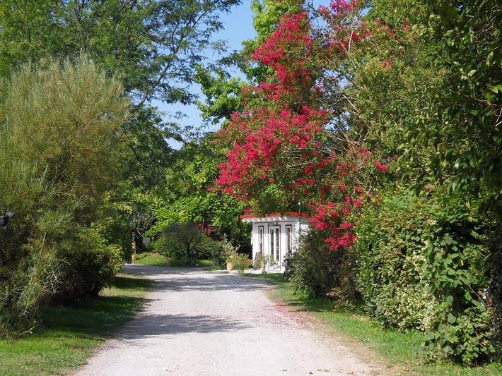 Camping pour 5 personnes, avec Terrasse et Jardin ainsi que Piscine et Vue