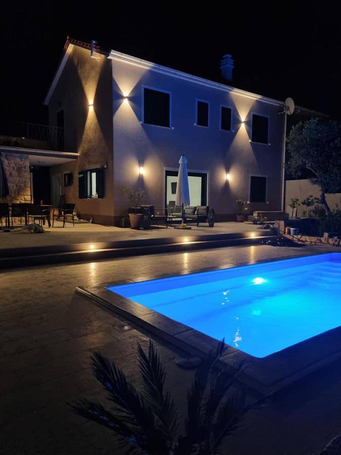 Ferienhaus mit Meerblick für 8 Personen, mit Pool und Terrasse sowie Ausblick in Barbat na Rabu - 2