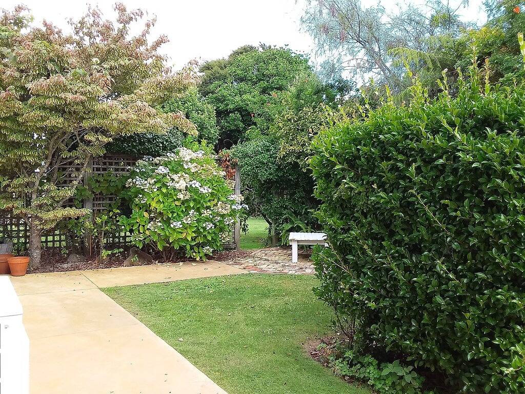 Coromandels Three Chimney Villa - Walk to Town/Private Fenced Yard/Very Spacious in Coromandel, Waikato