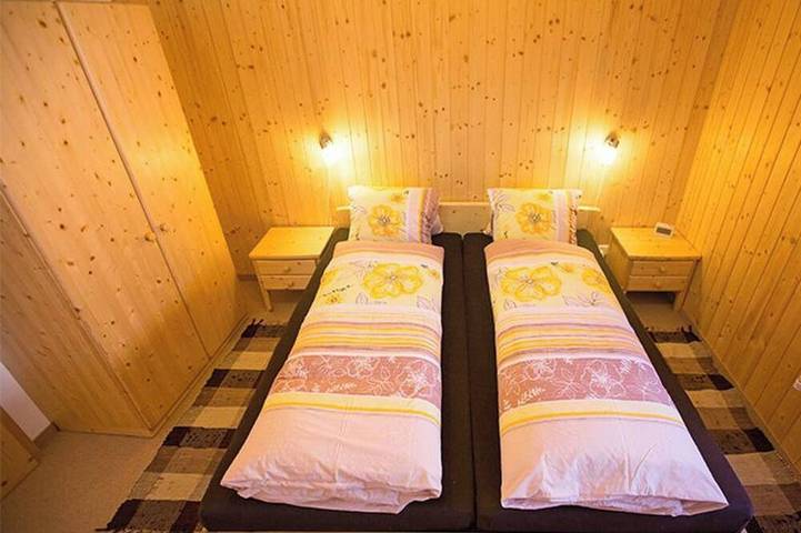 Ganze Wohnung, Tgesa Munts 2 Eg Appartement/Fewo, Dusche oder Bad, Wc, 3 Schlafräume in Mon (Albula), Albula (Graubünden)