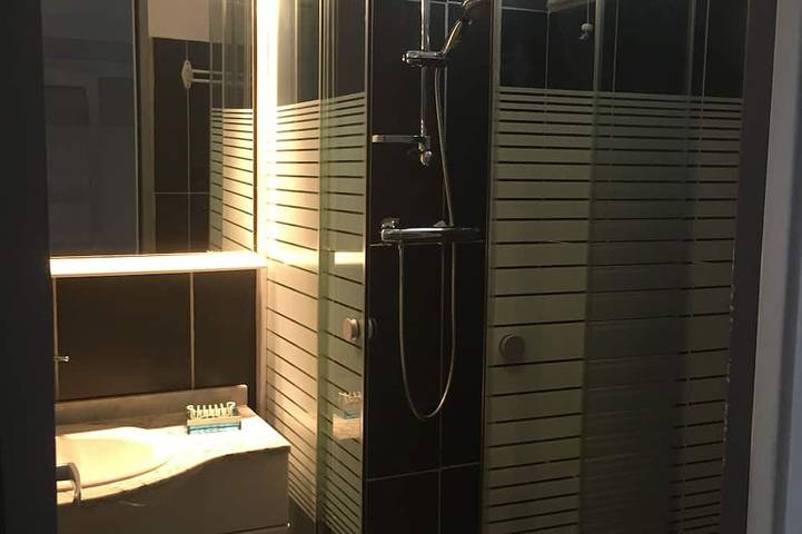 Gîte pour 4 personnes, avec terrasse dans Casino De Cavalaire - 2