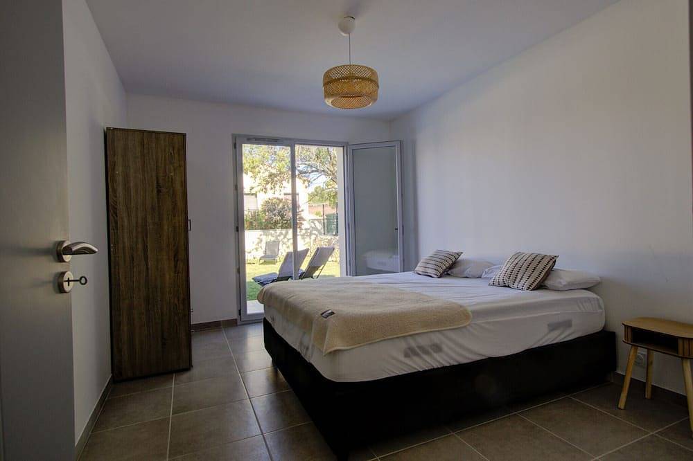 New villa with private pool in the heart of the village - sleeps 4 in Suze-la-Rousse, Nyons region