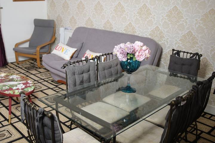 3 Bedroom House Sleeps 9 - Garden - Pets Welcome in Greater Manchester