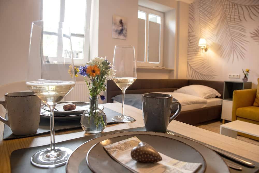 Entire apartment, Modern 1-room apartment near the train station, newly renovated, top furnishings in Rostock, Rostock and Surroundings