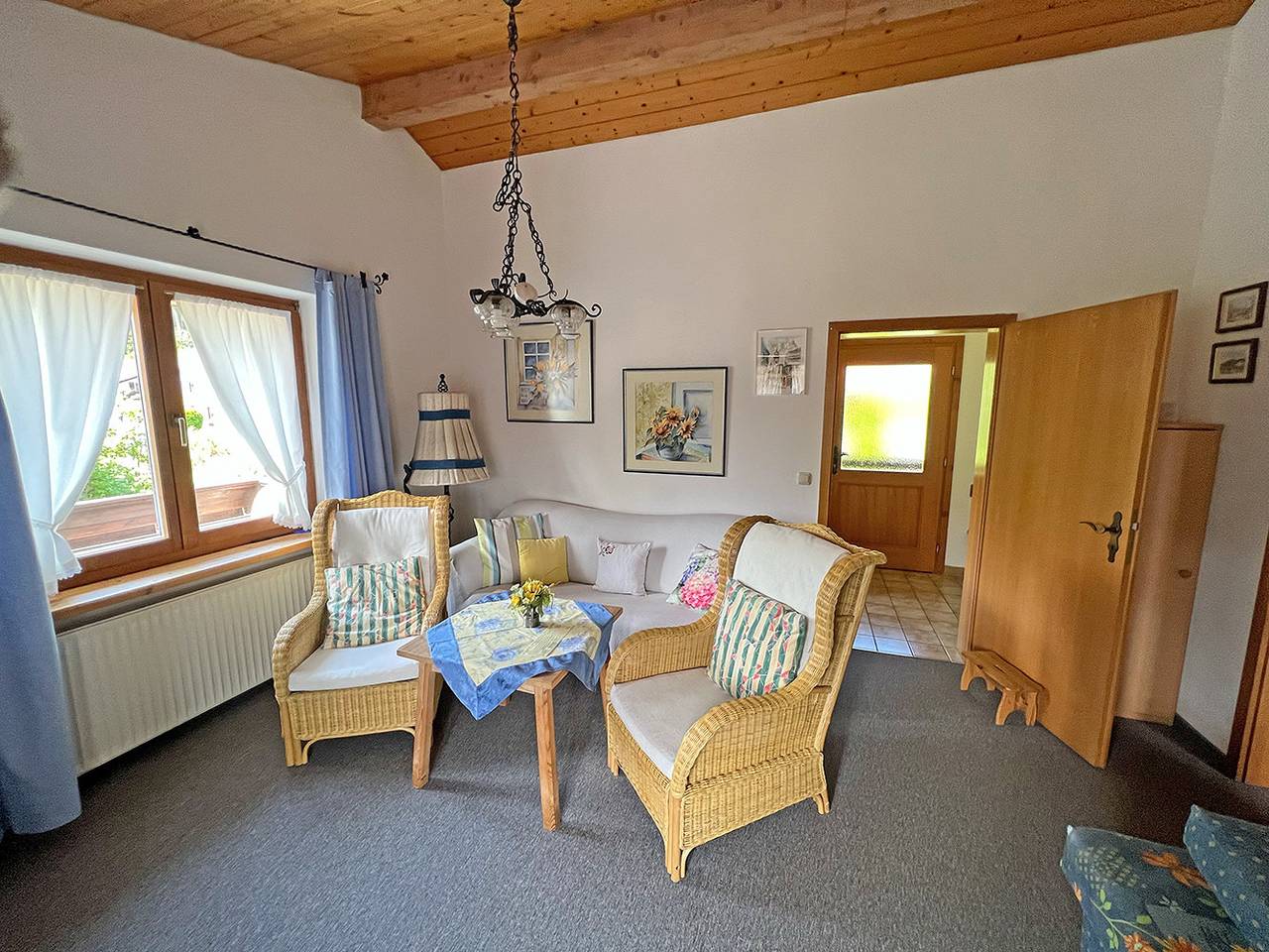 Ganze Ferienwohnung, Ferienwohnung Wagner - Ferienwohnung 1 - 52 qm, 1 extra Schlafzimmer. Max. 4 Pers. Og mit Balkon, Parkplatz in Bergen (Chiemgau), Chiemsee