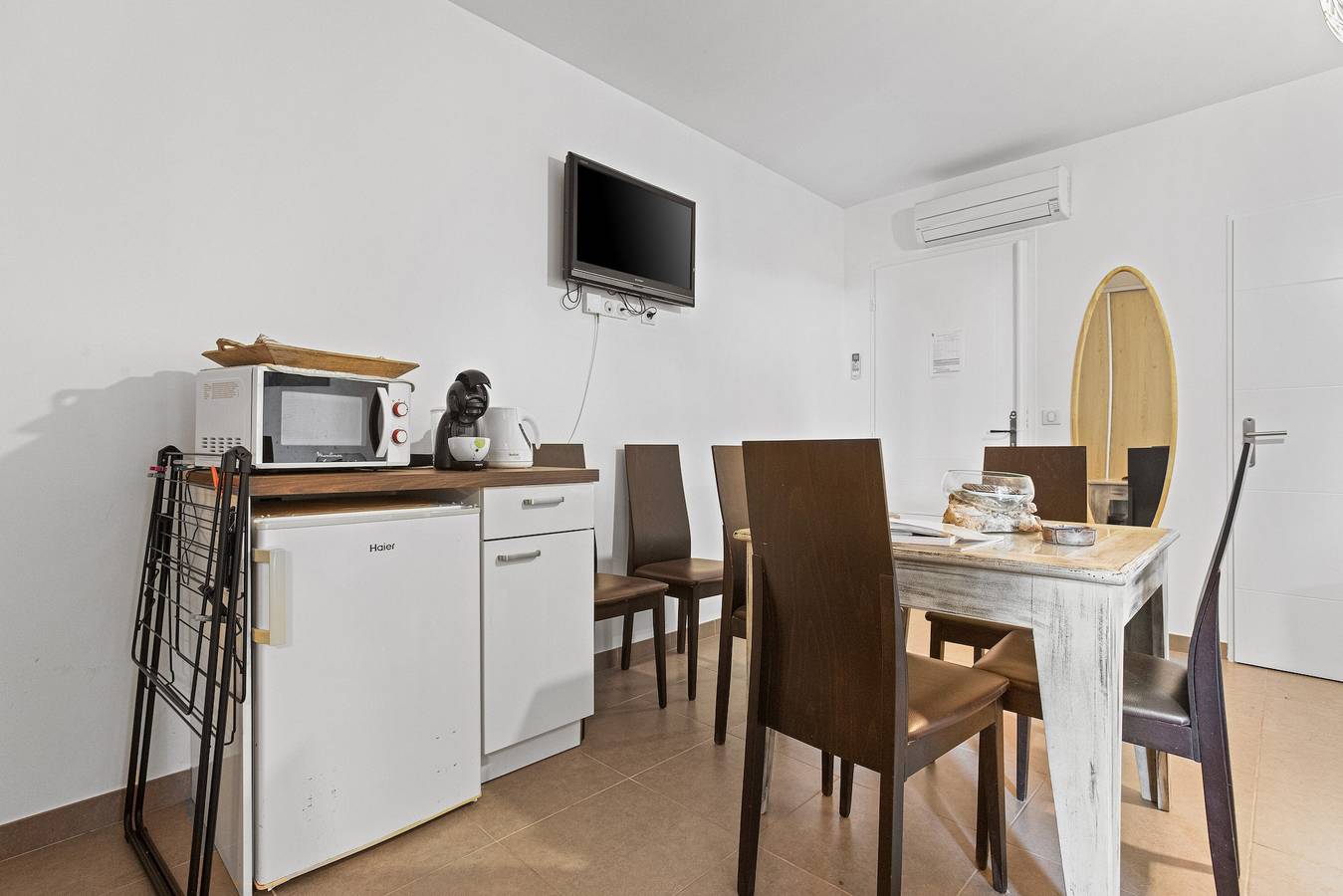 Entire studio, Studio "2 - Le Mas Du Soleil" with Sea View, Wi-Fi and Air Conditioning in Sainte-Maxime, Mediterranean Coast (France)