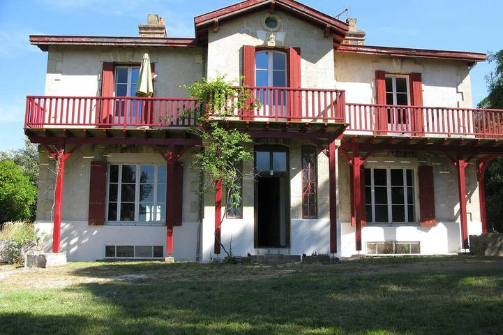 Gîte pour 9 personnes, avec Balcon et Jardin dans Plage Suzac