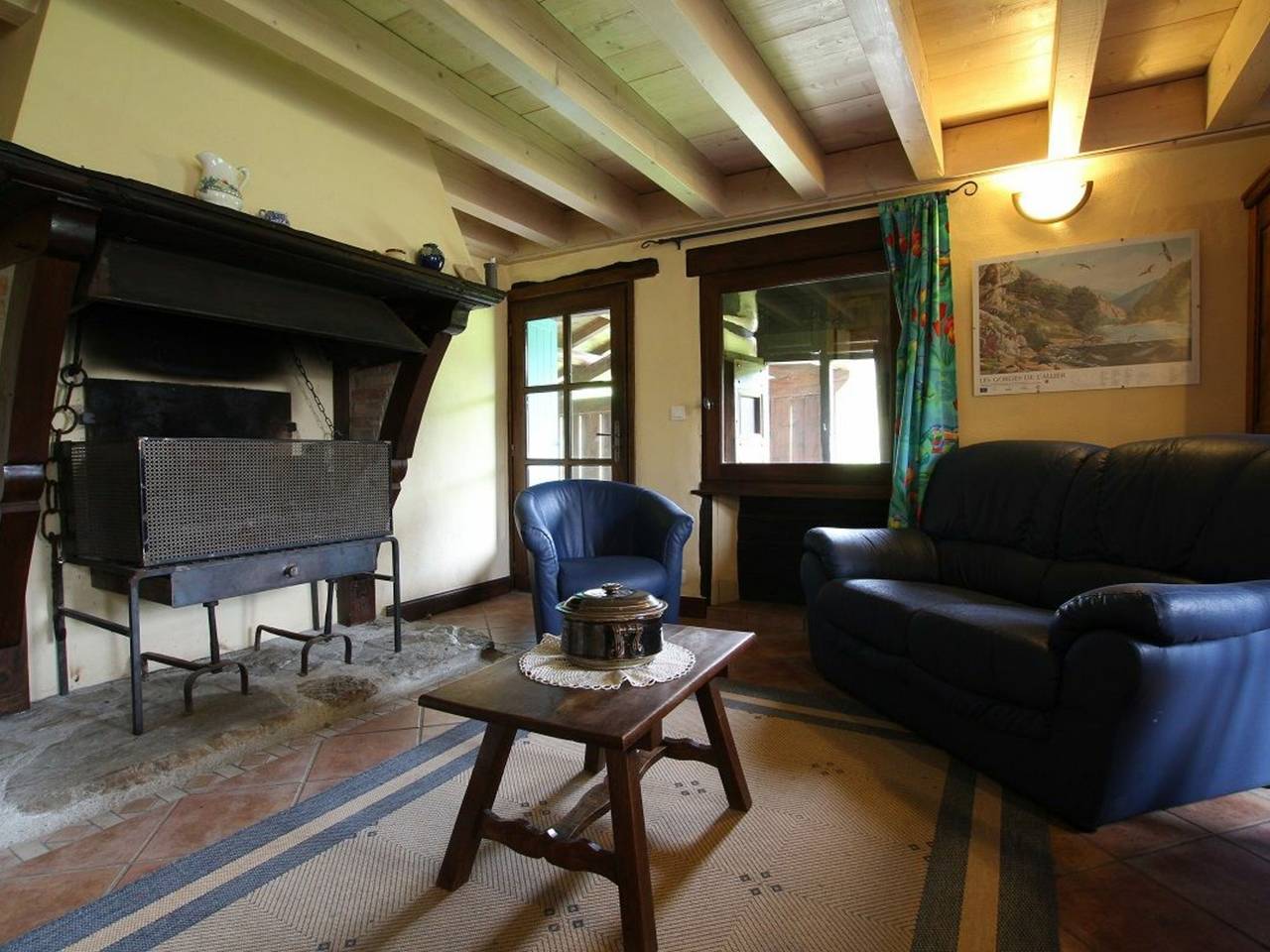 Maison de caractère avec terrasse à 300m de l'Allier, idéale pour pêche, détente et activités familiales in Villeneuve-d'Allier, Haute-Loire