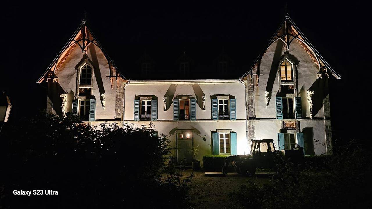 Double Room with Balcony in Fleuriel, Allier
