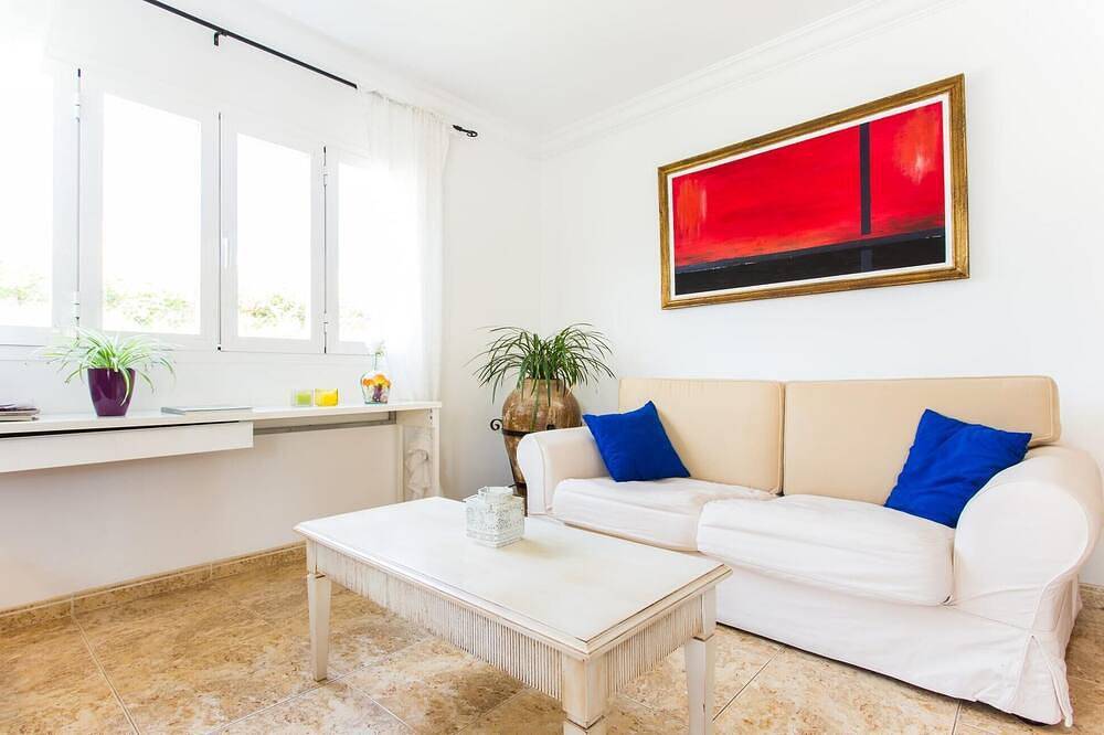 Beautiful home in Alcudia with private swimming pool, can be inside or outside in Playa de Muro, Muro