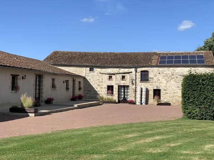 Gîte pour 6 personnes, avec piscine dans Doué-en-Anjou