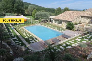 Gîte pour 4 personnes, avec jardin ainsi que piscine et terrasse à Rochefort-en-Valdaine