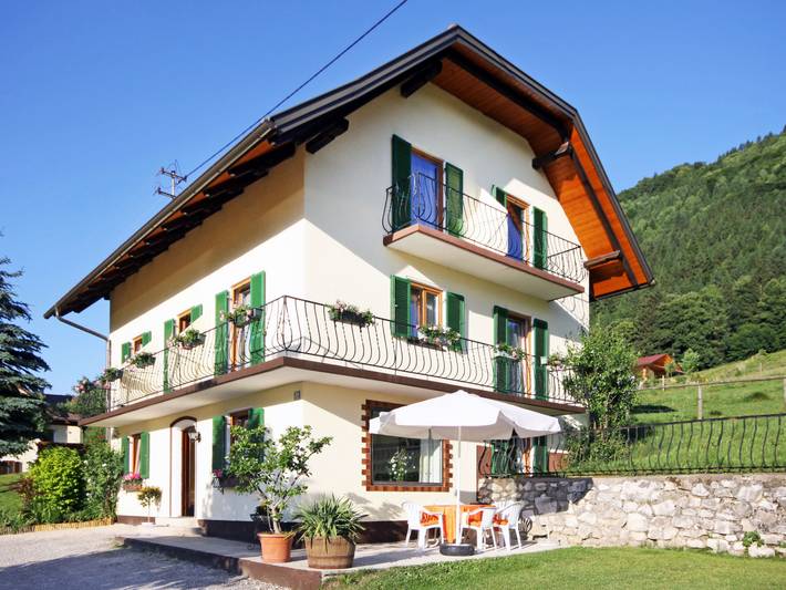 Ferienhaus für 12 Personen, mit Balkon und Terrasse sowie Garten und Seeblick in Ossiach